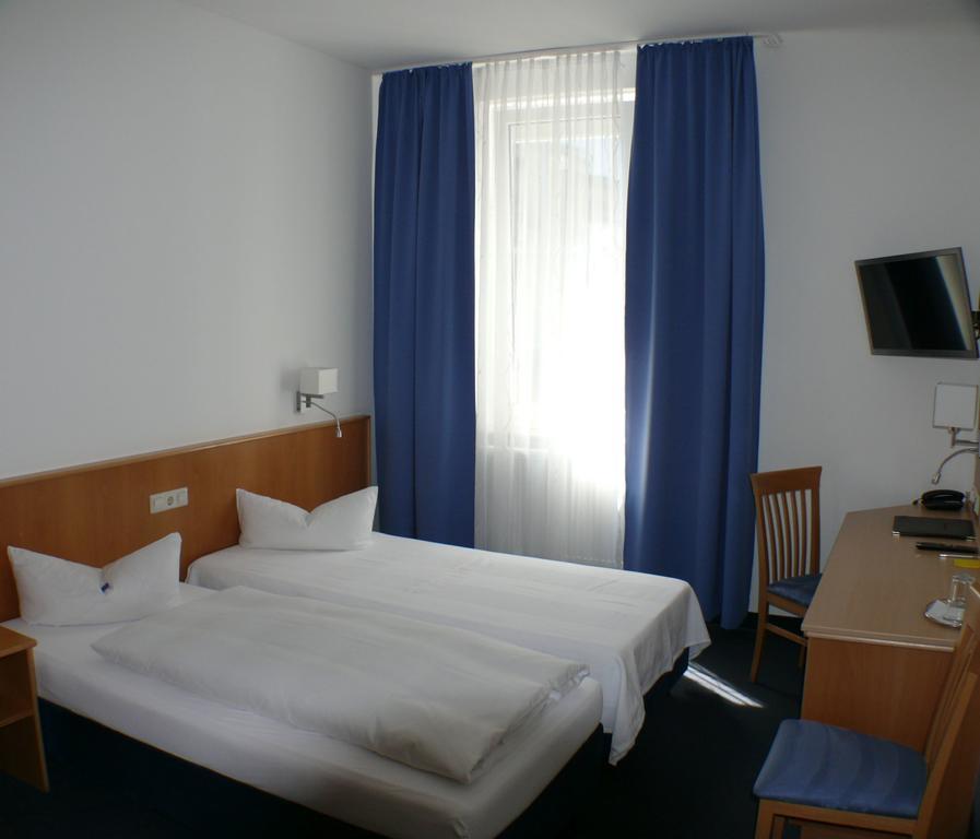 Hotel Garni - Haus Gemmer Кобург Номер фото
