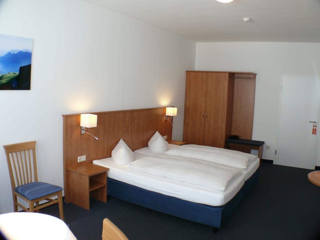 Hotel Garni - Haus Gemmer Кобург Номер фото