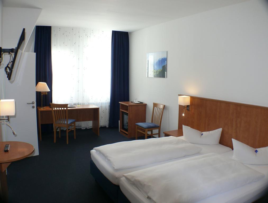 Hotel Garni - Haus Gemmer Кобург Номер фото